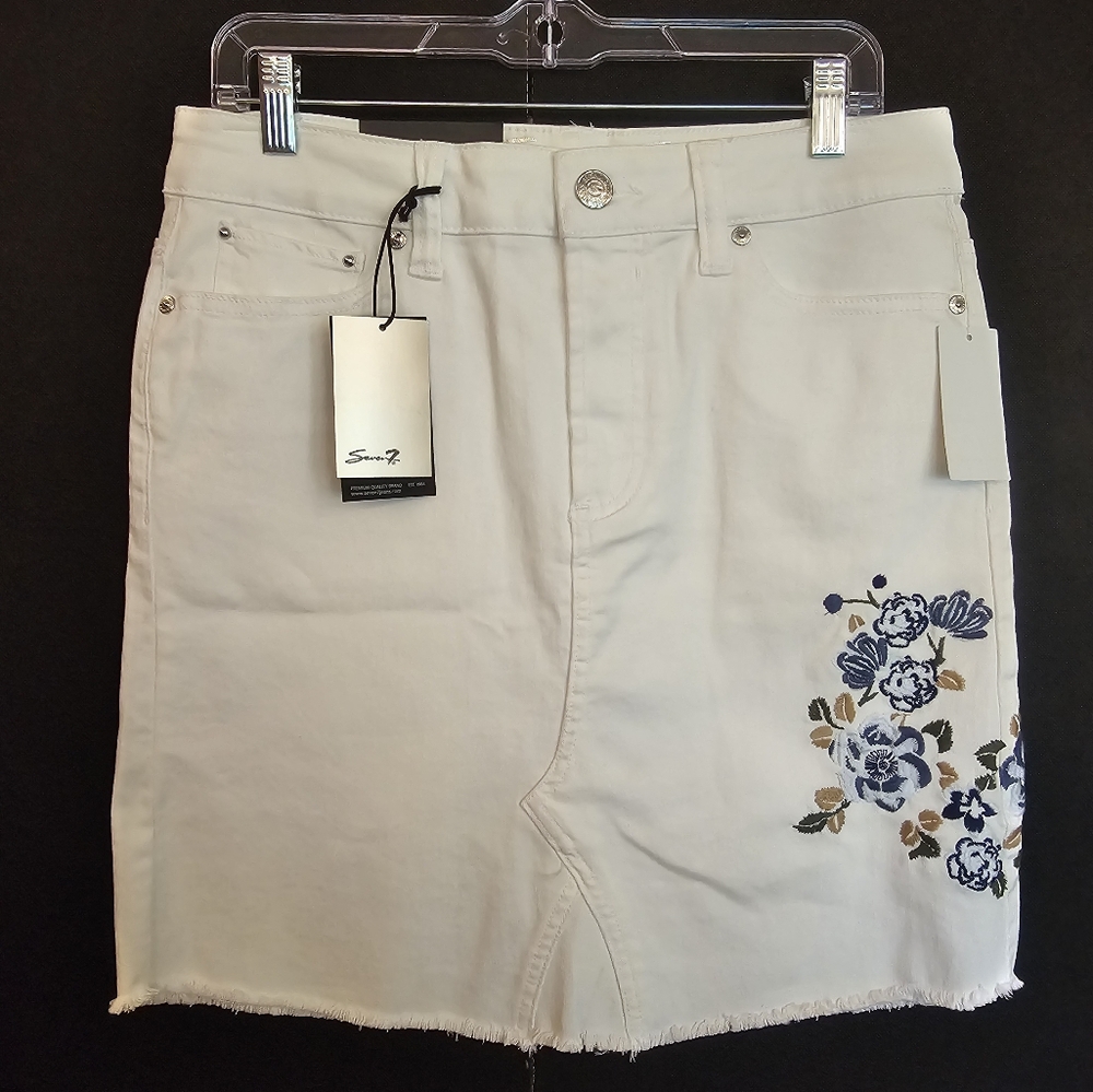 Seven7 White denim skirt with flower detail Size 6
